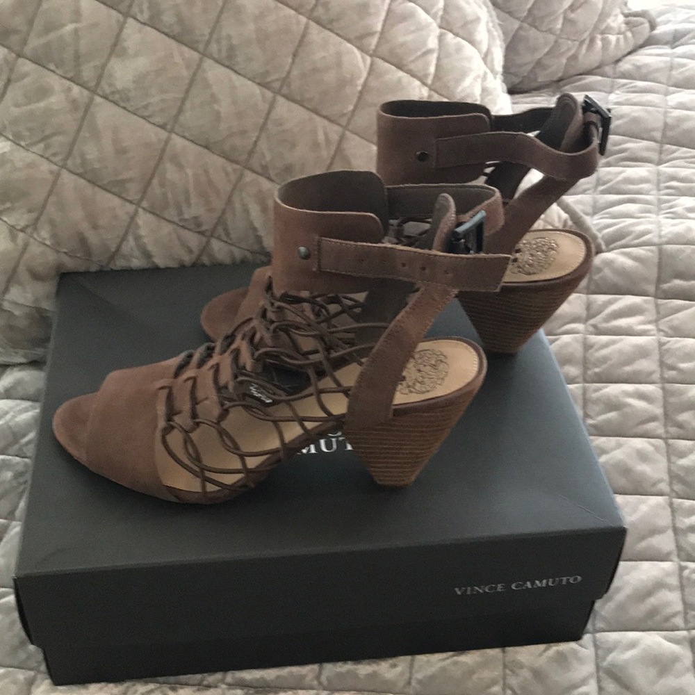 NEW Vince Camuto EVEL Sandal